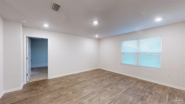 5740 Guinevere Ln, Milton, FL 32583