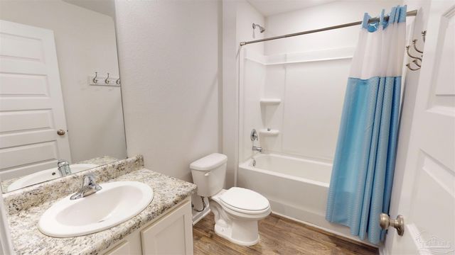 5740 Guinevere Ln, Milton, FL 32583