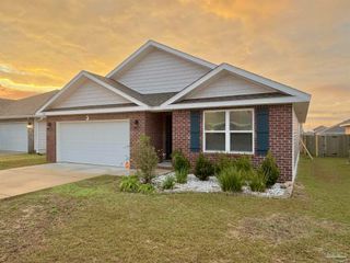 5740 Guinevere Ln, Milton, FL 32583