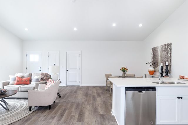 5360 N Pinecrest St, Bel Aire, KS 67220