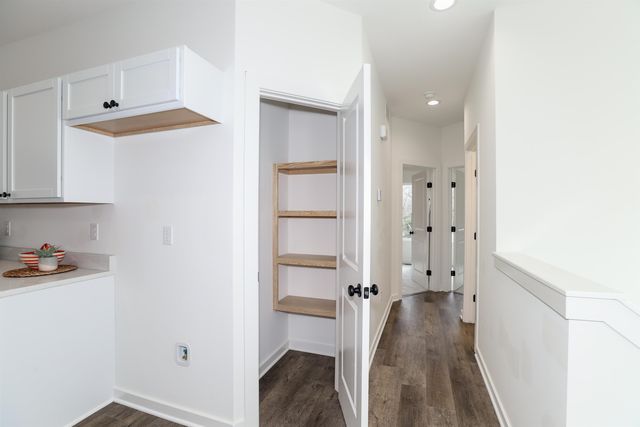 5360 N Pinecrest St, Bel Aire, KS 67220