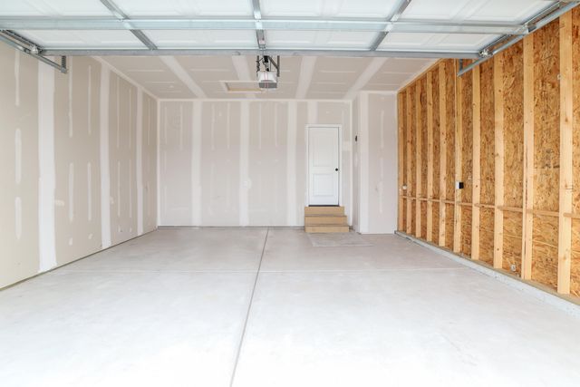 5360 N Pinecrest St, Bel Aire, KS 67220