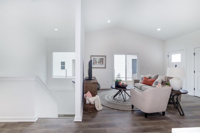 5360 N Pinecrest St, Bel Aire, KS 67220