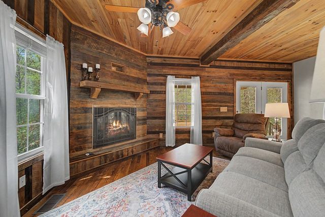 138 Hubbell Lane, Robbinsville, NC 28771