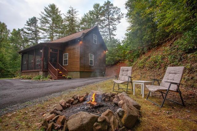 138 Hubbell Lane, Robbinsville, NC 28771