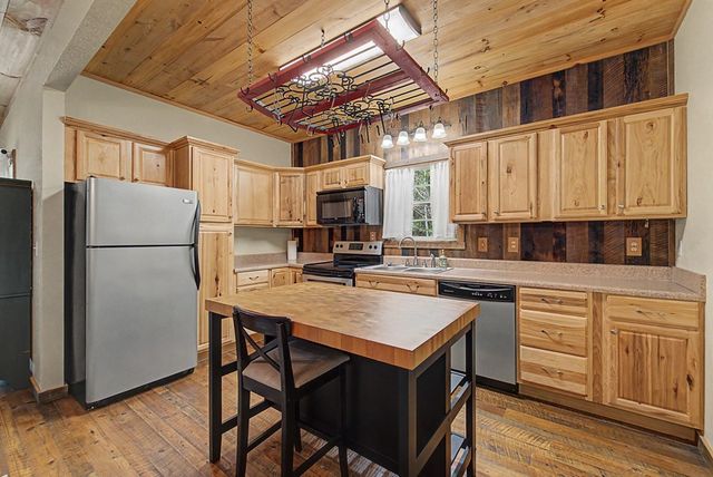 138 Hubbell Lane, Robbinsville, NC 28771