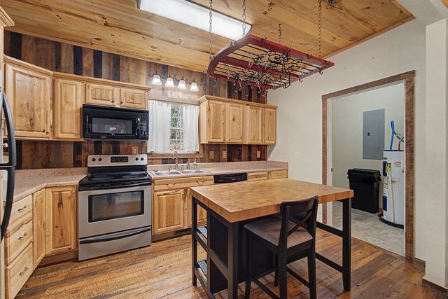 138 Hubbell Lane, Robbinsville, NC 28771