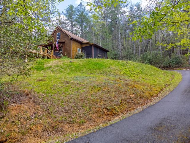 138 Hubbell Lane, Robbinsville, NC 28771