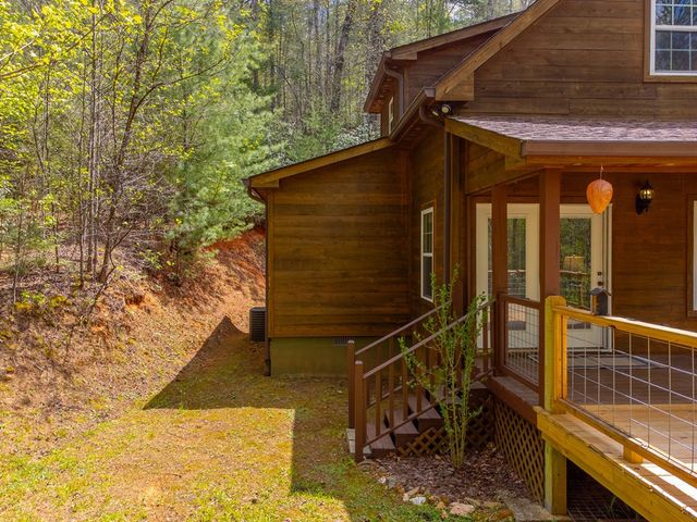 138 Hubbell Lane, Robbinsville, NC 28771