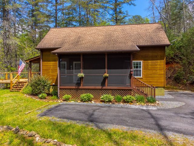 138 Hubbell Lane, Robbinsville, NC 28771