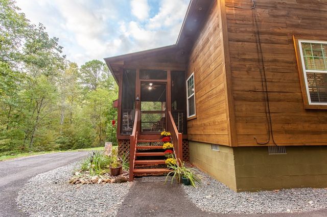 138 Hubbell Lane, Robbinsville, NC 28771