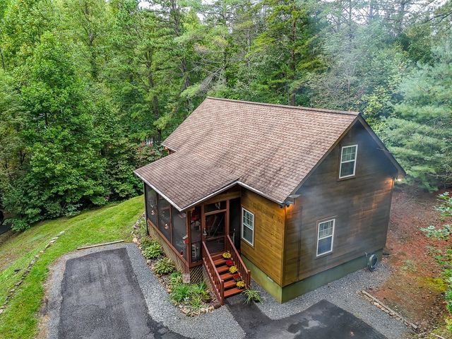 138 Hubbell Lane, Robbinsville, NC 28771