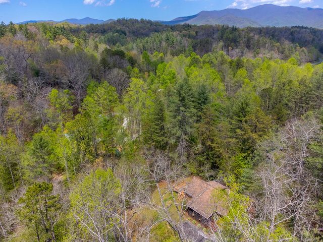 138 Hubbell Lane, Robbinsville, NC 28771