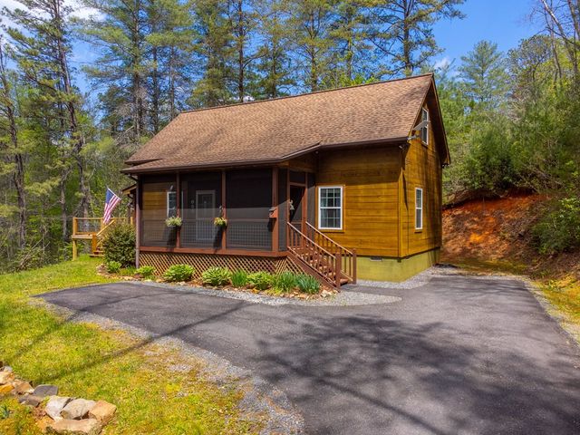 138 Hubbell Lane, Robbinsville, NC 28771