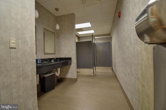 400 LAPP RD, Malvern, PA 19355