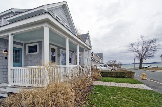 28 Bell St, Quincy, MA 02169