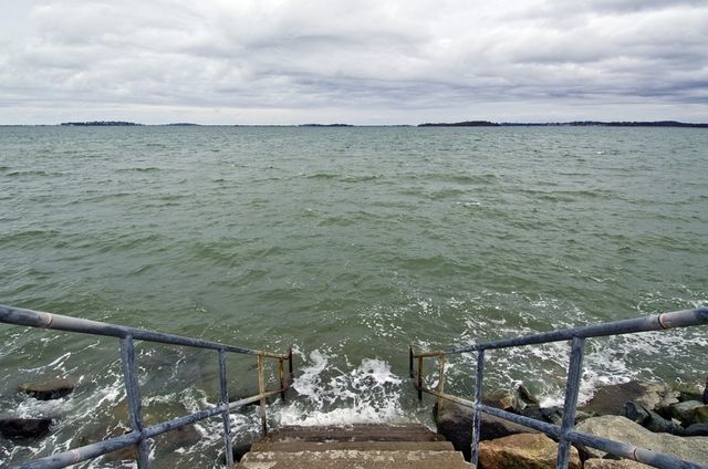 28 Bell St, Quincy, MA 02169