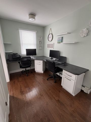 28 Bell St, Quincy, MA 02169