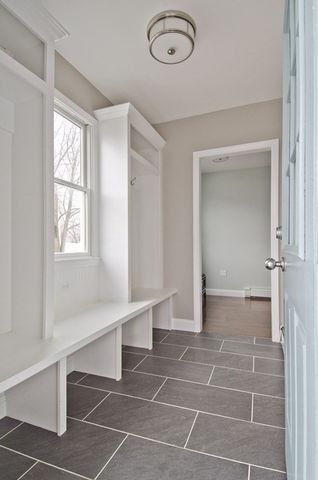 28 Bell St, Quincy, MA 02169