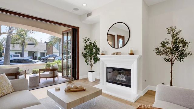 209 6th, Seal Beach, CA 90740