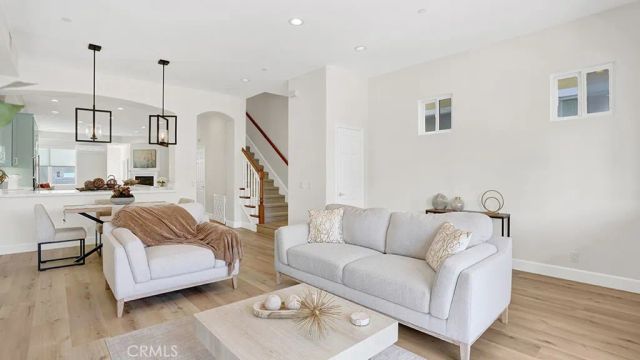 209 6th, Seal Beach, CA 90740