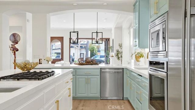 209 6th, Seal Beach, CA 90740