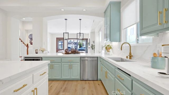 209 6th, Seal Beach, CA 90740