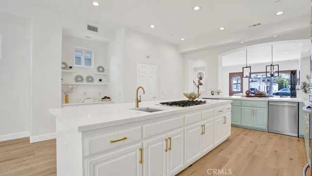 209 6th, Seal Beach, CA 90740