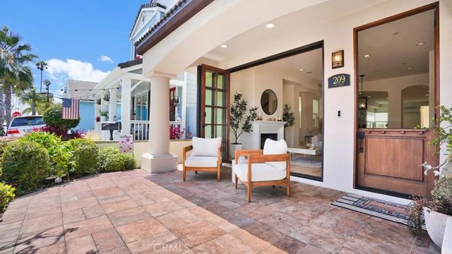 209 6th, Seal Beach, CA 90740