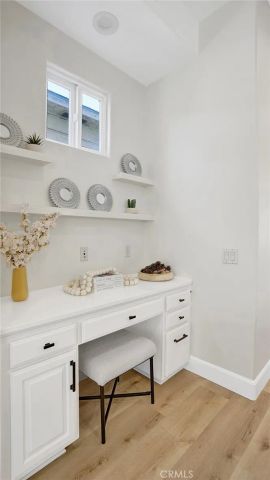 209 6th, Seal Beach, CA 90740
