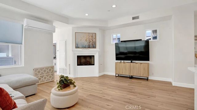 209 6th, Seal Beach, CA 90740