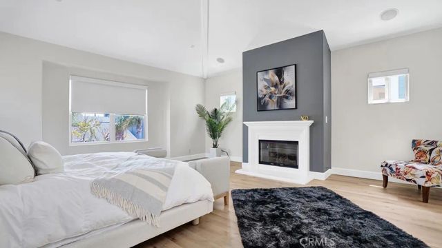 209 6th, Seal Beach, CA 90740