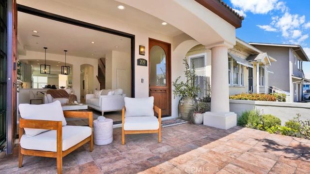 209 6th, Seal Beach, CA 90740