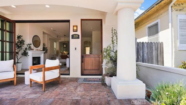 209 6th, Seal Beach, CA 90740