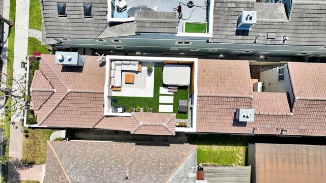 209 6th, Seal Beach, CA 90740