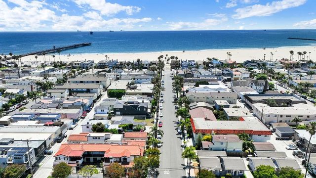 209 6th, Seal Beach, CA 90740