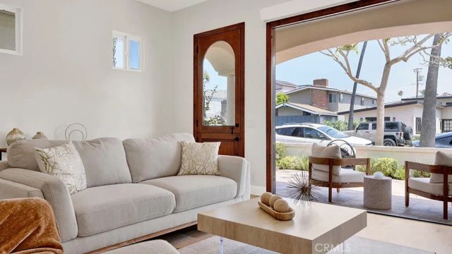 209 6th, Seal Beach, CA 90740