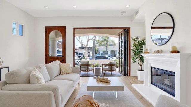 209 6th, Seal Beach, CA 90740
