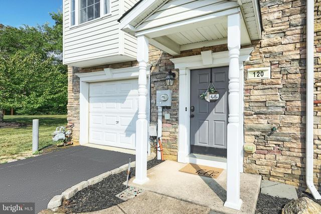 120 BRUAW DR, York, PA 17406