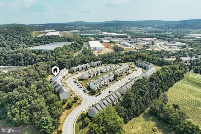 120 BRUAW DR, York, PA 17406