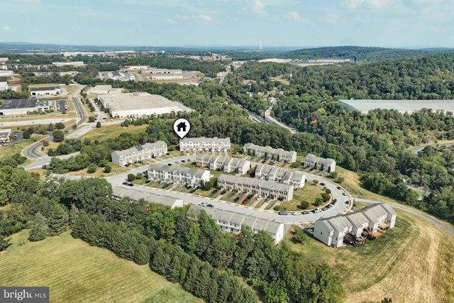 120 BRUAW DR, York, PA 17406