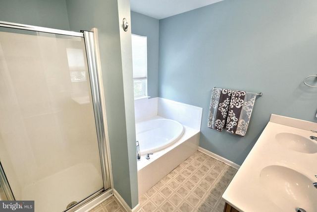 120 BRUAW DR, York, PA 17406