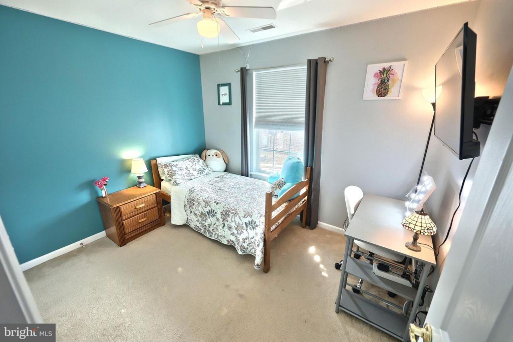 120 BRUAW DR, York, PA 17406