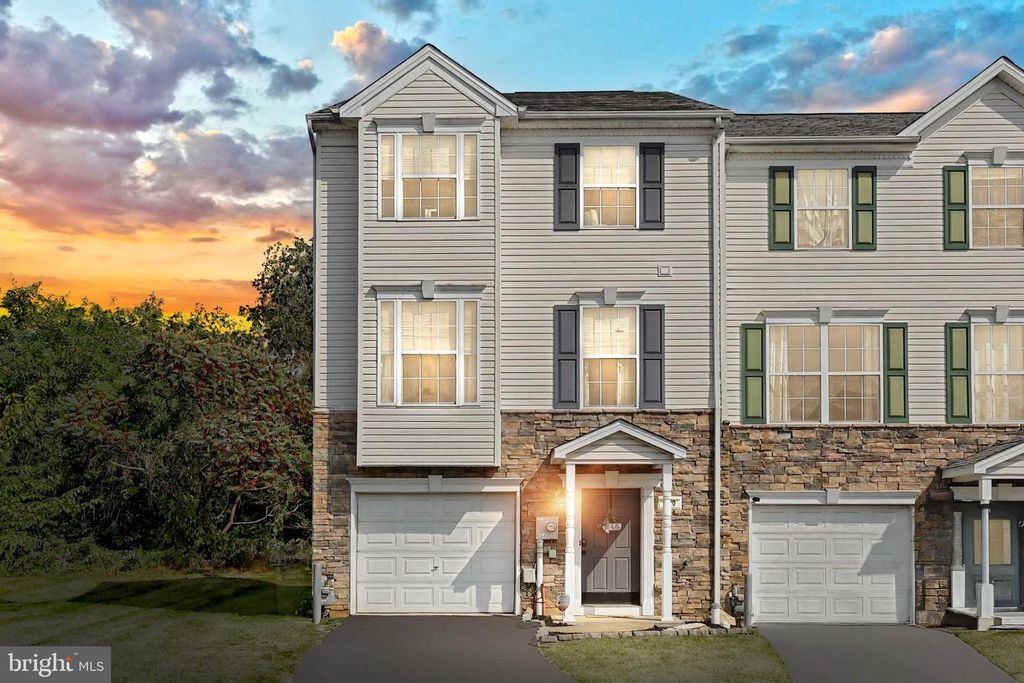 120 BRUAW DR, York, PA 17406