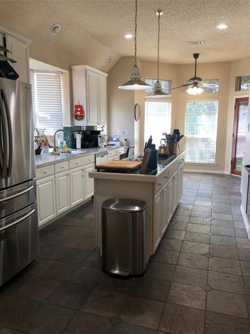 2685 Hillside Drive, Highland Village, TX 75077