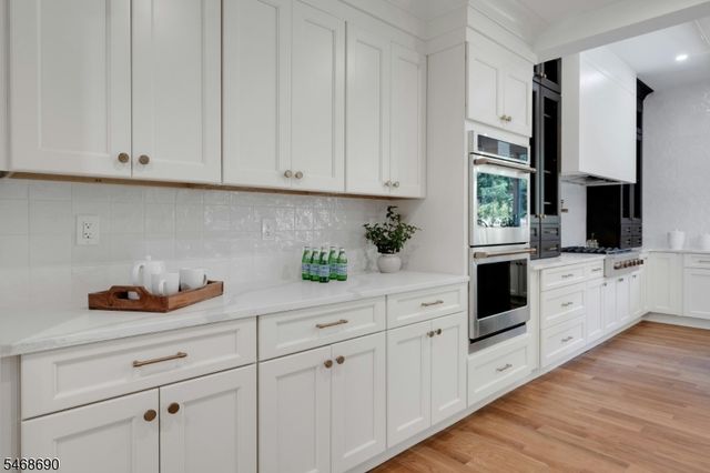 51 Brookside Ter, North Caldwell Boro, NJ 07006