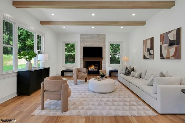 51 Brookside Ter, North Caldwell Boro, NJ 07006