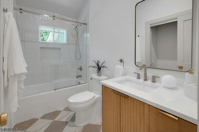 51 Brookside Ter, North Caldwell Boro, NJ 07006