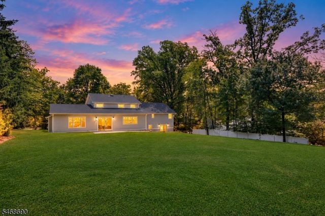 51 Brookside Ter, North Caldwell Boro, NJ 07006