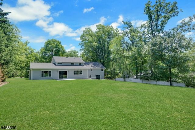 51 Brookside Ter, North Caldwell Boro, NJ 07006